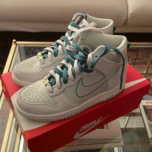 Nike dunk HI SE (GS)